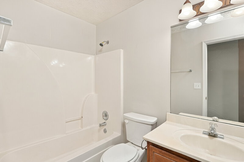 2,260/Mo, 670 Chapel Hill Dr Lawrenceville, GA 30045 Bathroom View
