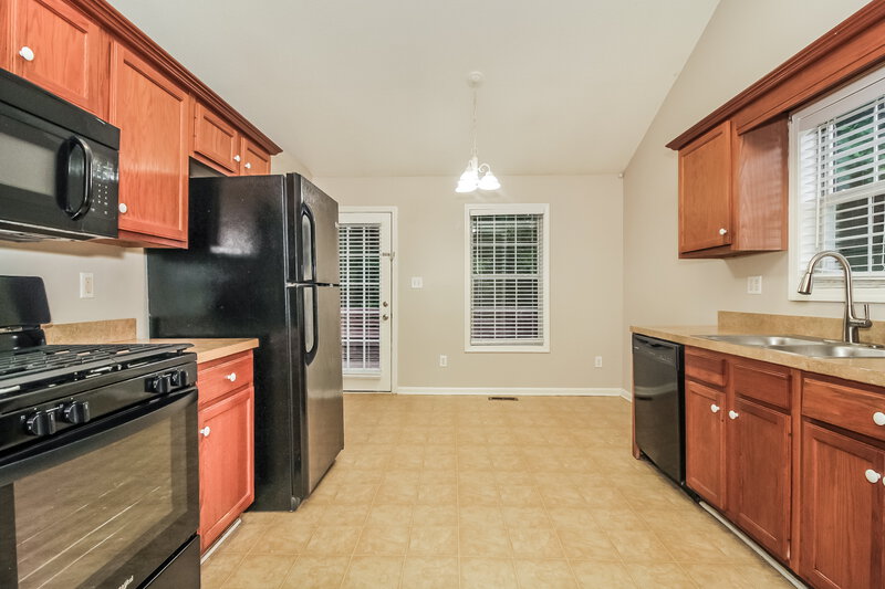 2,390/Mo, 28 Fernwick Ct Dallas, GA 30157 Kitchen View