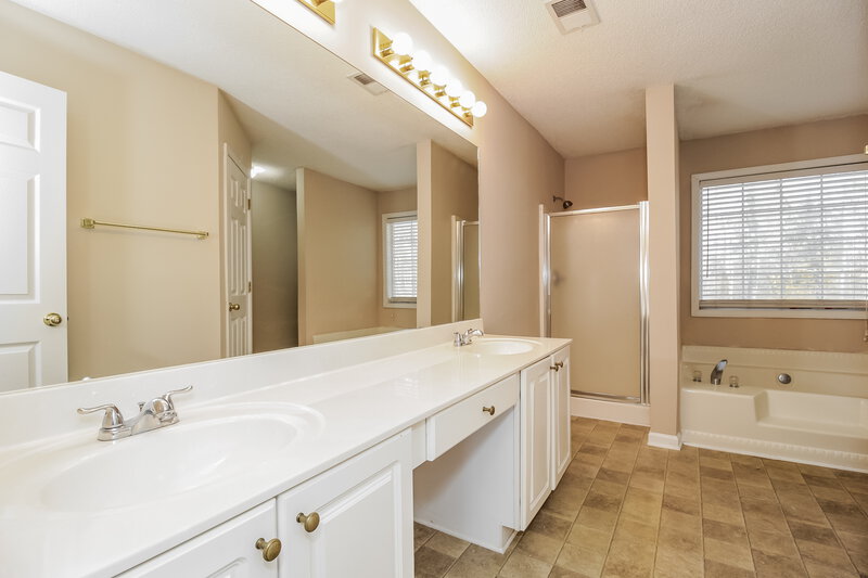 3,770/Mo, 3104 Andora Trl SW Marietta, GA 30064 Main Bathroom View 3