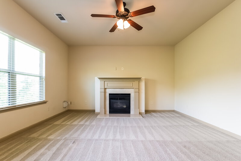 2,090/Mo, 600 Ballyshannon Dr Dacula, GA 30019 Living Room View
