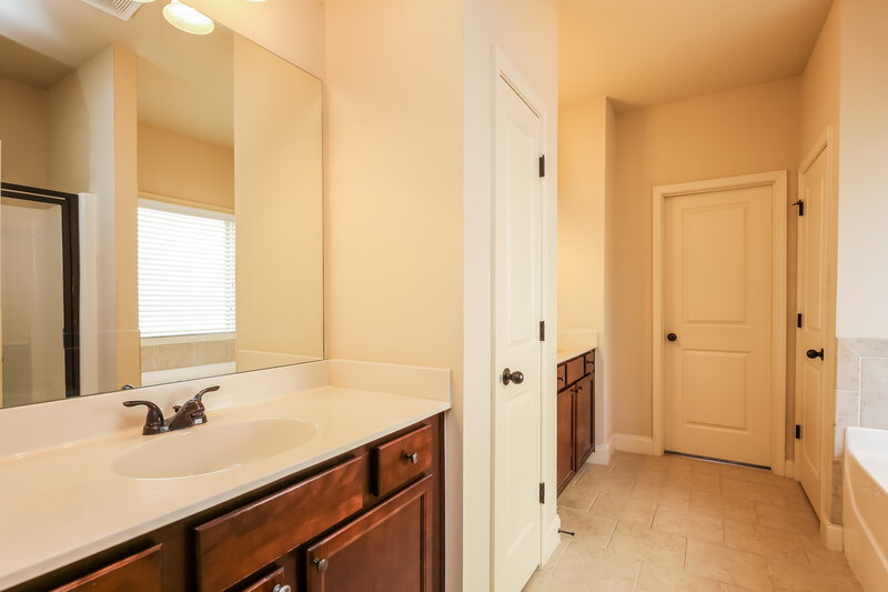 2,320/Mo, 310 Roland Manor Dr Dacula, GA 30019 Main Bathroom View