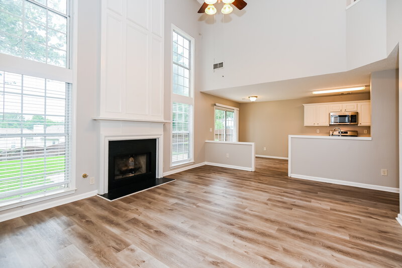 2,100/Mo, 205 Ashland Dr Woodstock, GA 30189 Living Room View 2