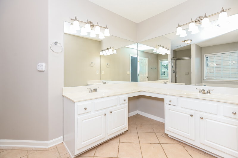 2,100/Mo, 205 Ashland Dr Woodstock, GA 30189 Main Bathroom View