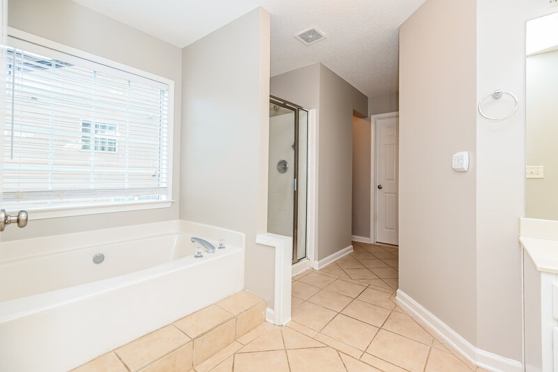 2,100/Mo, 205 Ashland Dr Woodstock, GA 30189 Main Bathroom View 2