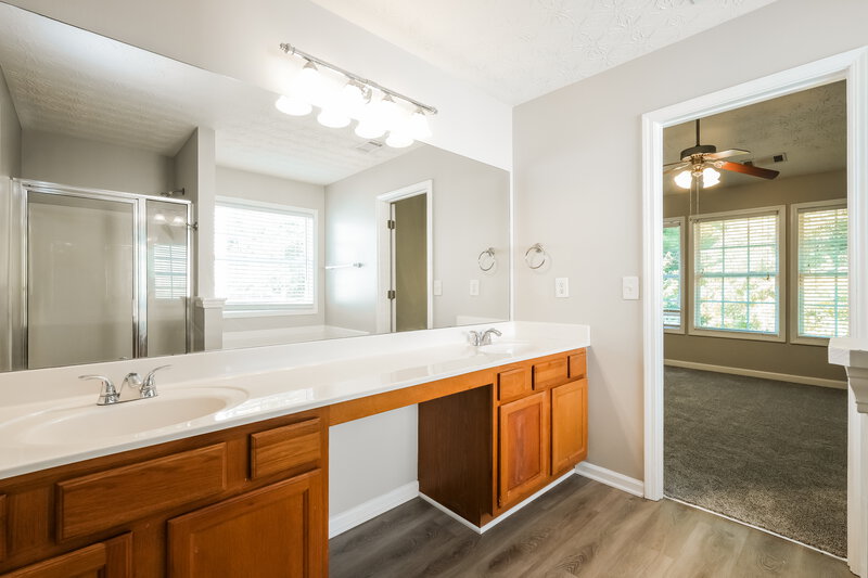 2,390/Mo, 6739 Island Pointe Dr Buford, GA 30518 Main Bathroom View