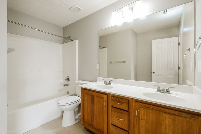 2,390/Mo, 6739 Island Pointe Dr Buford, GA 30518 Bathroom View
