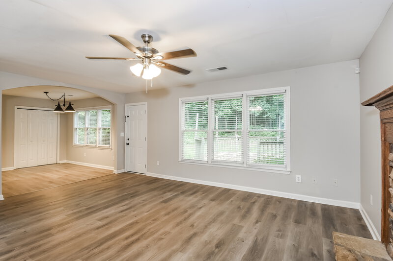 2,150/Mo, 38 Wesley Dr Acworth, GA 30101 Living Room View