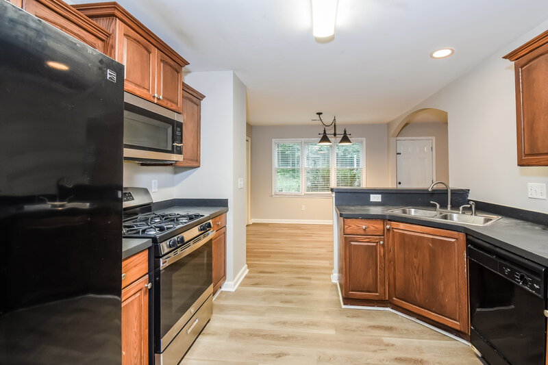 2,150/Mo, 38 Wesley Dr Acworth, GA 30101 Kitchen View 2