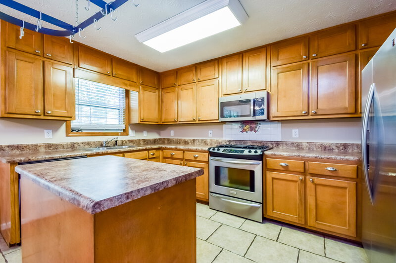 3,050/Mo, 1026 Masters Ln Snellville, GA 30078 Kitchen View 2