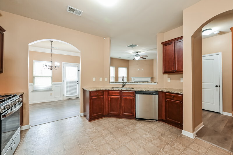 2,000/Mo, 2325 Morgan Farm Dr Buford, GA 30519 Kitchen View 2