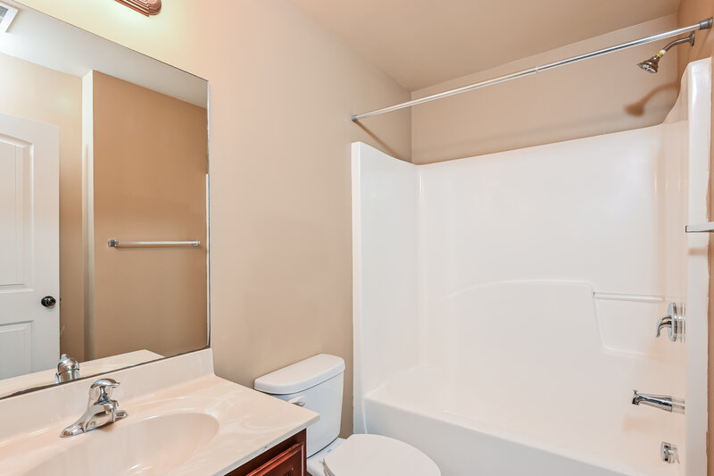 2,000/Mo, 2325 Morgan Farm Dr Buford, GA 30519 Bathroom View