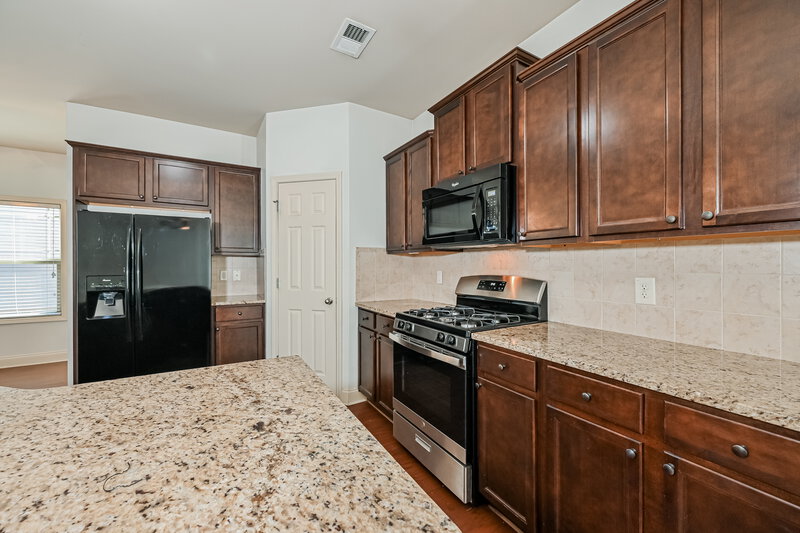 2,135/Mo, 1405 Kilchis Falls Way Braselton, GA 30517 Kitchen View