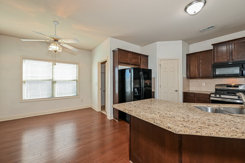 2,135/Mo, 1405 Kilchis Falls Way Braselton, GA 30517 Kitchen View 2