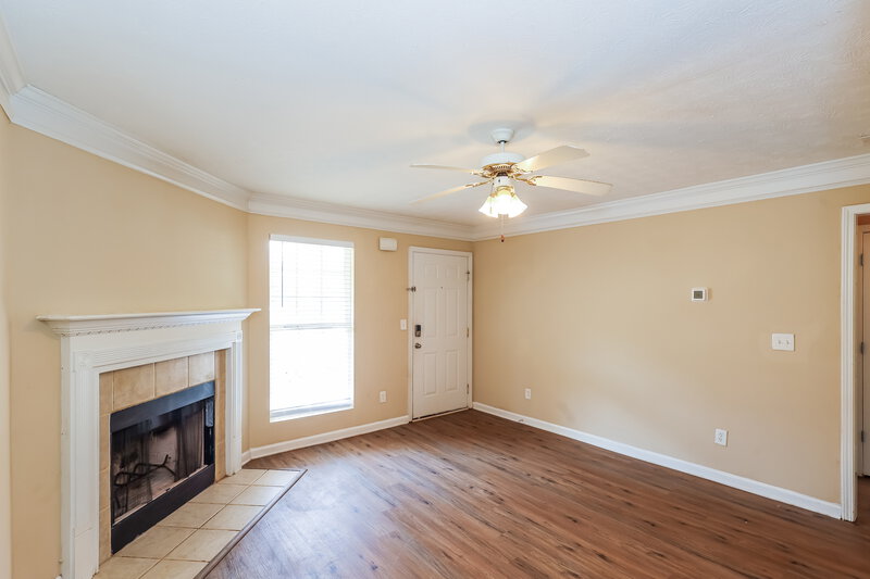 1,880/Mo, 10 Carey Ct Grantville, GA 30220 Living Room View 2