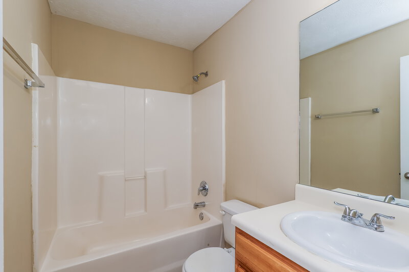 1,880/Mo, 10 Carey Ct Grantville, GA 30220 Bathroom View 2