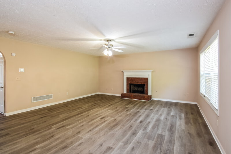 3,240/Mo, 217 E Skyline Vw Dallas, GA 30157 Living Room View