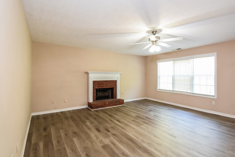 3,240/Mo, 217 E Skyline Vw Dallas, GA 30157 Living Room View 2