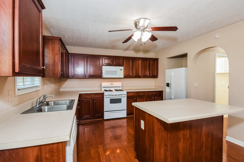 3,240/Mo, 217 E Skyline Vw Dallas, GA 30157 Kitchen View