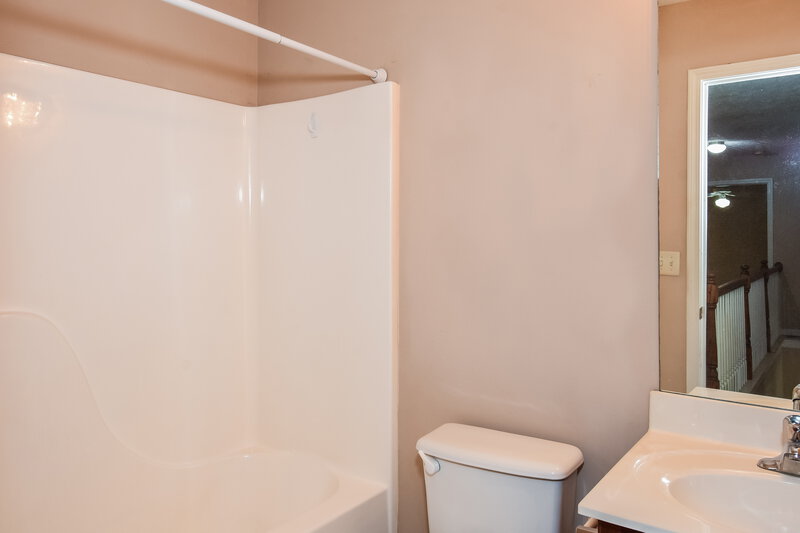 3,240/Mo, 217 E Skyline Vw Dallas, GA 30157 Bathroom View