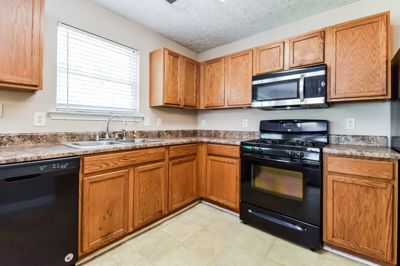 2,045/Mo, 125 Holly Mill Village Dr Canton, GA 30114 Kitchen View