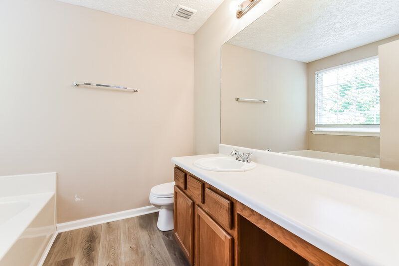 2,045/Mo, 125 Holly Mill Village Dr Canton, GA 30114 Main Bathroom View