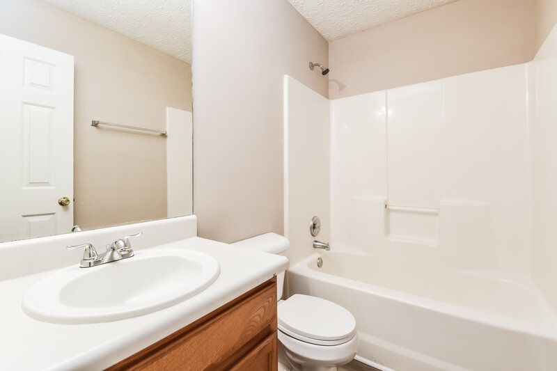 2,045/Mo, 125 Holly Mill Village Dr Canton, GA 30114 Bathroom View