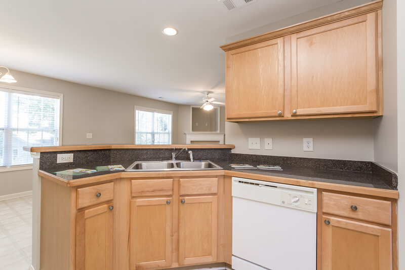 3,100/Mo, 3455 Wrenwood Ct Loganville, GA 30052 Kitchen View