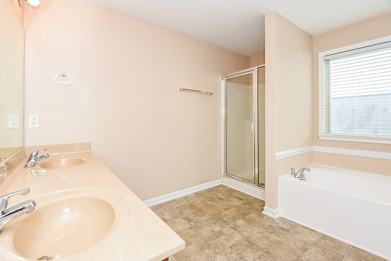 2,000/Mo, 336 Stoney Hollow Rd Canton, GA 30114 Main Bathroom View