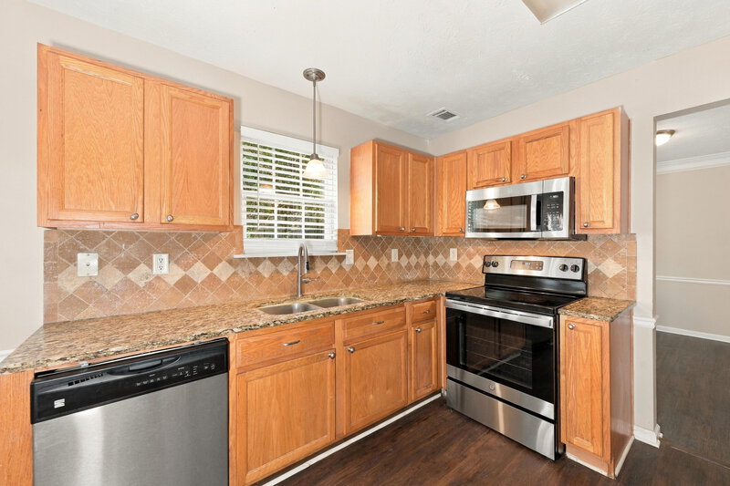 2,130/Mo, 2378 Haynes Trace Dr Grayson, GA 30017 Kitchen View 2