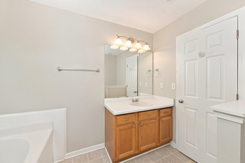 2,130/Mo, 2378 Haynes Trace Dr Grayson, GA 30017 Primary Bathroom View