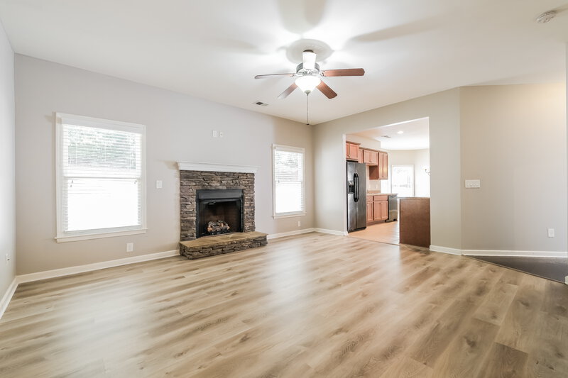2,780/Mo, 216 Jefferson Ave Canton, GA 30114 Living Room View 2