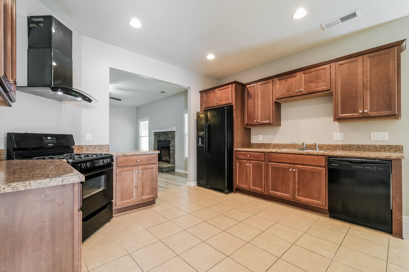 2,780/Mo, 216 Jefferson Ave Canton, GA 30114 Kitchen View 2
