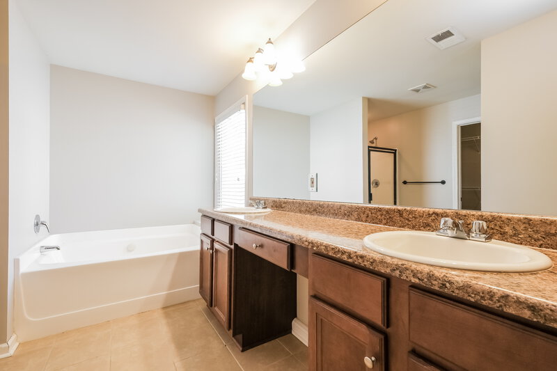 2,780/Mo, 216 Jefferson Ave Canton, GA 30114 Main Bathroom View