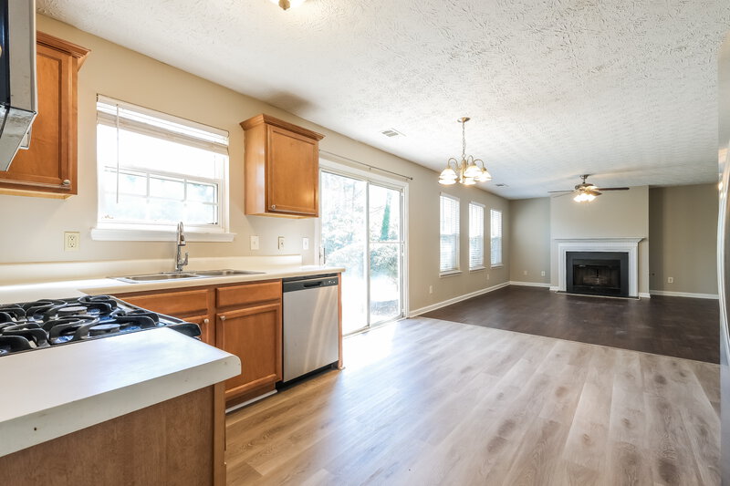 1,990/Mo, 12 Red Maple Way Dallas, GA 30157 Kitchen View