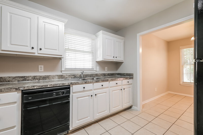 2,280/Mo, 605 Oxford Crest Ct Lawrenceville, GA 30043 Kitchen View