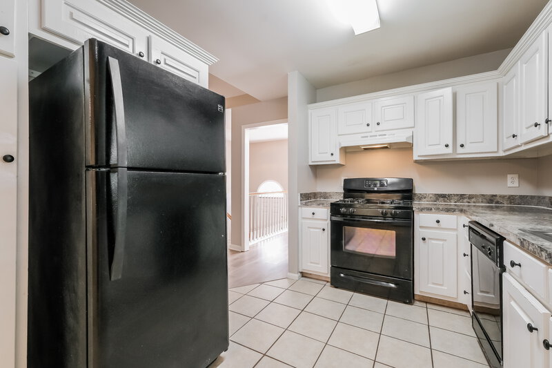 2,280/Mo, 605 Oxford Crest Ct Lawrenceville, GA 30043 Kitchen View 2