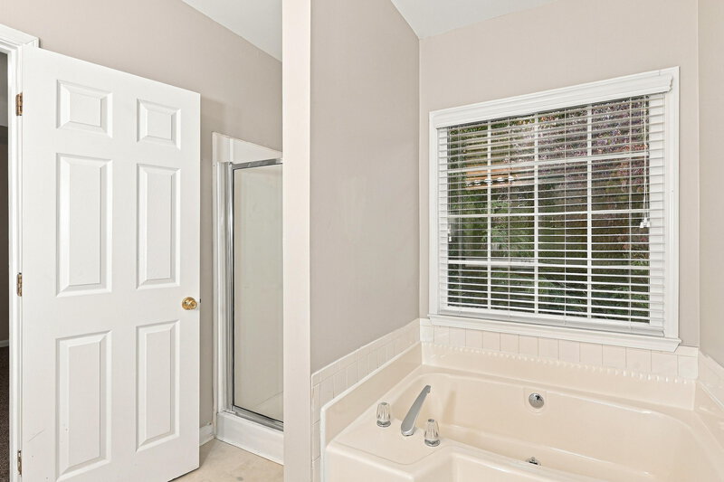 2,305/Mo, 605 Oxford Crest Ct Lawrenceville, GA 30043 Primary Bathroom View 2