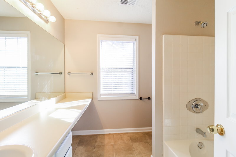 2,160/Mo, 3000 Wellcrest Dr NW Kennesaw, GA 30152 Main Bathroom View