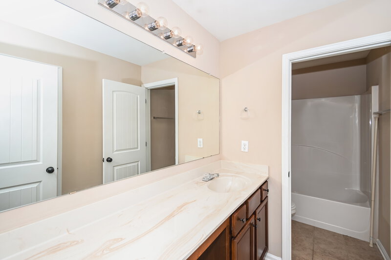 2,525/Mo, 3720 Brookhollow Dr Douglasville, GA 30135 Bathroom View