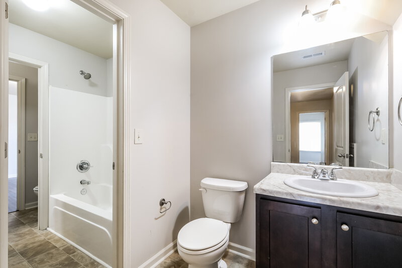 2,470/Mo, 1314 Little Hampton Dr Lawrenceville, GA 30045 Bathroom View