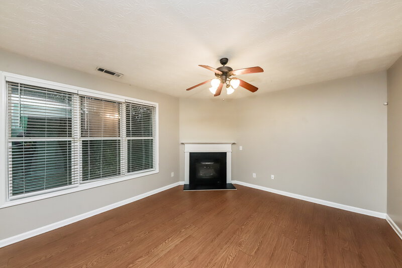 1,895/Mo, 7072 Littlebrook Way Douglasville, GA 30134 Living Room View