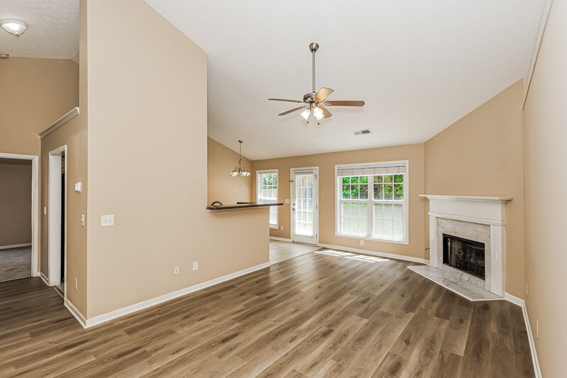 2,110/Mo, 22 Tillbrook Trl Newnan, GA 30265 Living Room View