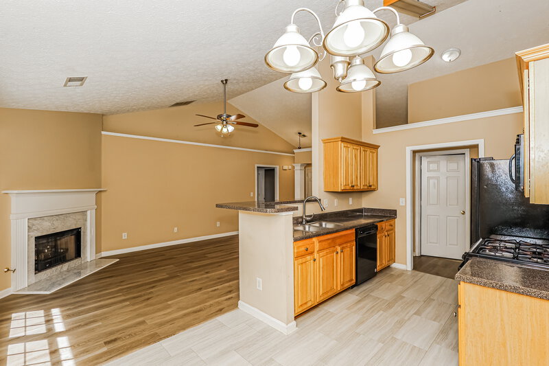 2,110/Mo, 22 Tillbrook Trl Newnan, GA 30265 Kitchen View 2