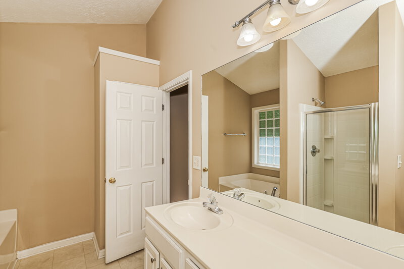 2,110/Mo, 22 Tillbrook Trl Newnan, GA 30265 Main Bathroom View
