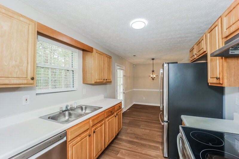 1,825/Mo, 94 Virginia Heights Dr Newnan, GA 30263 Kitchen View