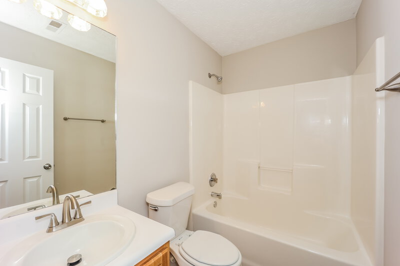 1,825/Mo, 94 Virginia Heights Dr Newnan, GA 30263 Bathroom View
