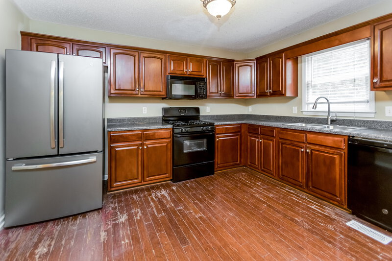 2,150/Mo, 815 Tynsdale Dr Douglasville, GA 30134 Kitchen View 2