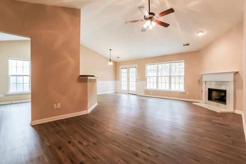 2,020/Mo, 357 Hunterian Pl Newnan, GA 30265 Living Room View 2
