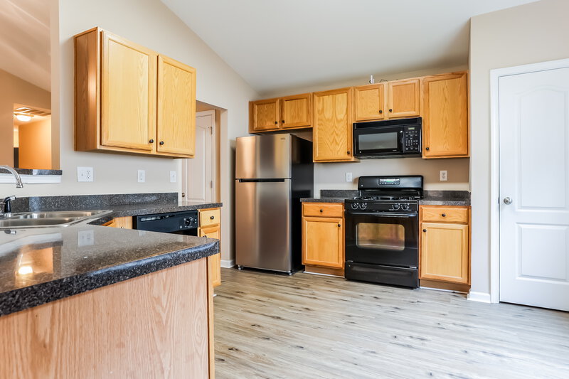 2,020/Mo, 357 Hunterian Pl Newnan, GA 30265 Kitchen View 2