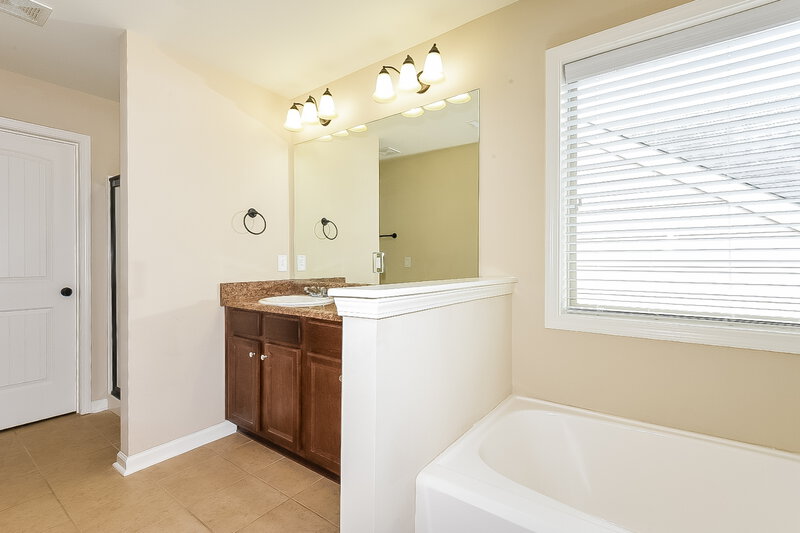1,905/Mo, 518 Broughton Dr Canton, GA 30114 Main Bathroom View 2